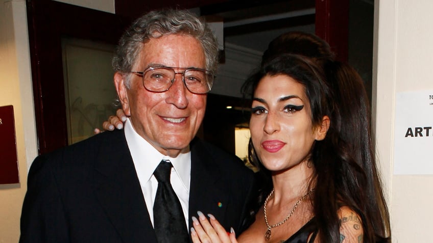 amy winehouse was not suicidal but hopeful about her future before death dad