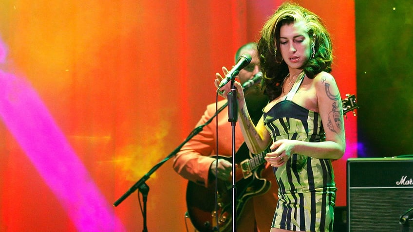 amy winehouse was not suicidal but hopeful about her future before death dad