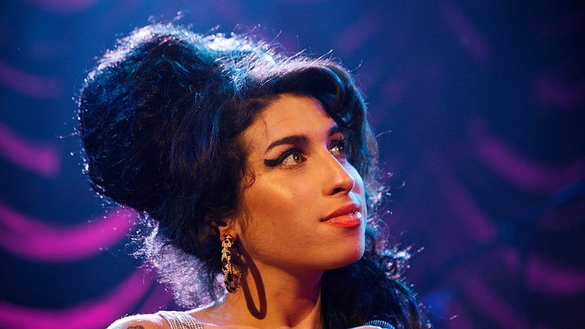 amy winehouse was not suicidal but hopeful about her future before death dad