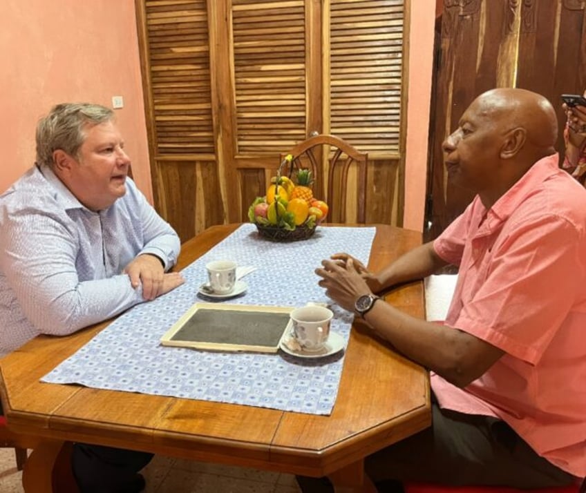 The US chief of mission in Cuba, Mike Hammer, meeting here with opposition leader Guillerm