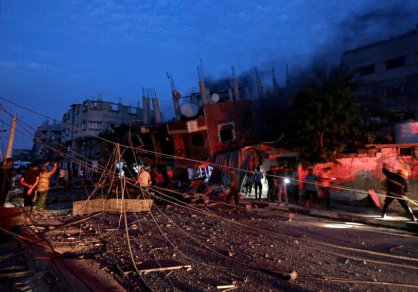 an israeli airstrike kills 19 members of the same family in a southern gaza refugee camp