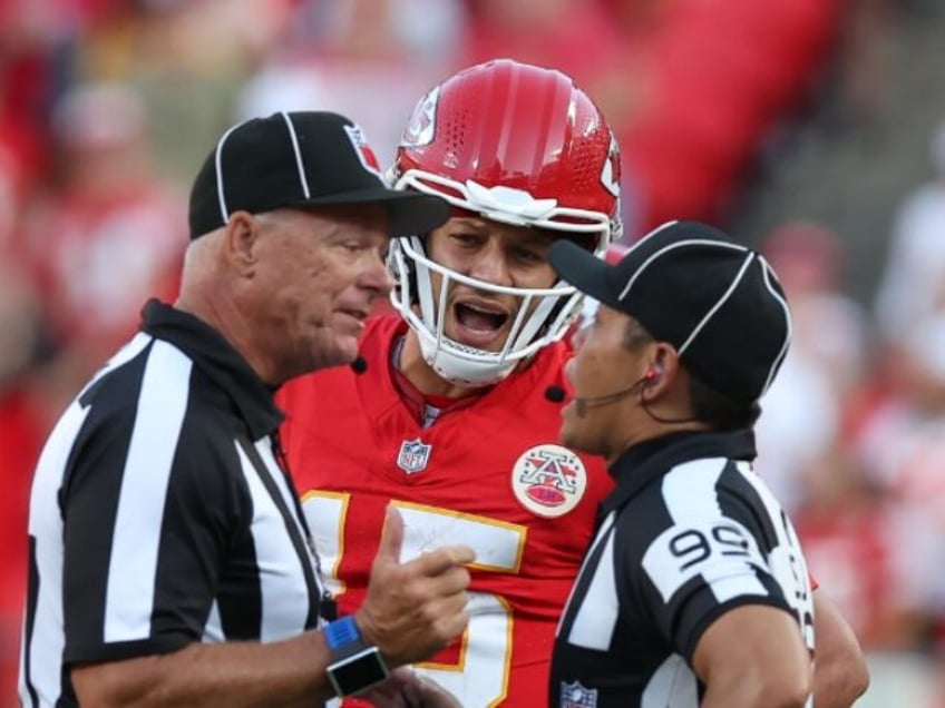 KANSAS CITY, MO - SEPTEMBER 15: Kansas City Chiefs quarterback Patrick Mahomes (15) looks