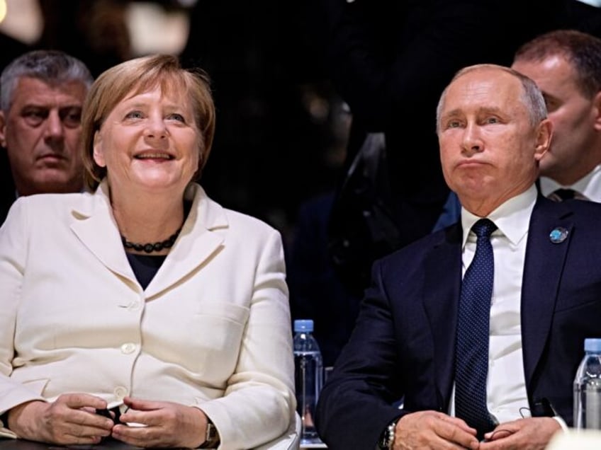 11 November 2018, France (France), Paris: German Chancellor Angela Merkel (CDU) and Russia