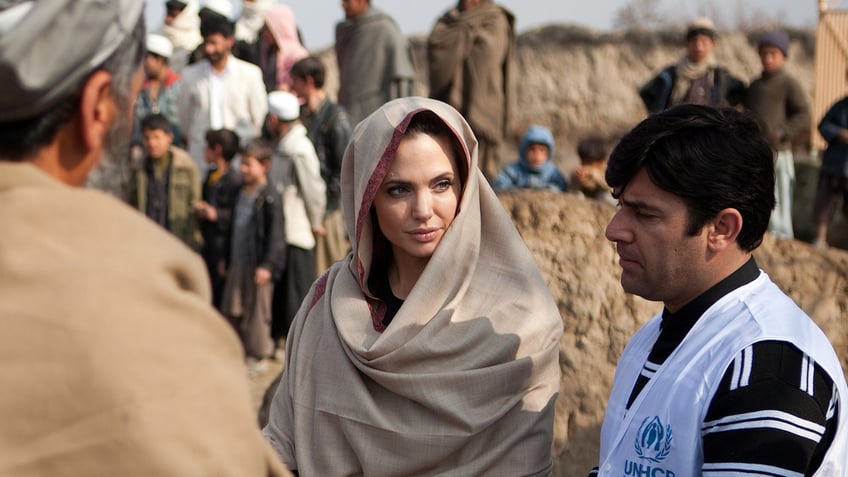 angelina jolie says she wouldnt be an actress today and plans to leave hollywood a shallow place