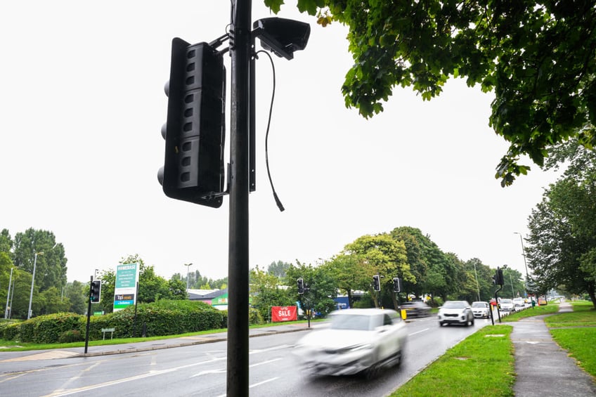 angry londoners attacking mayor sadiq khans dystopian low traffic ulez spy cameras