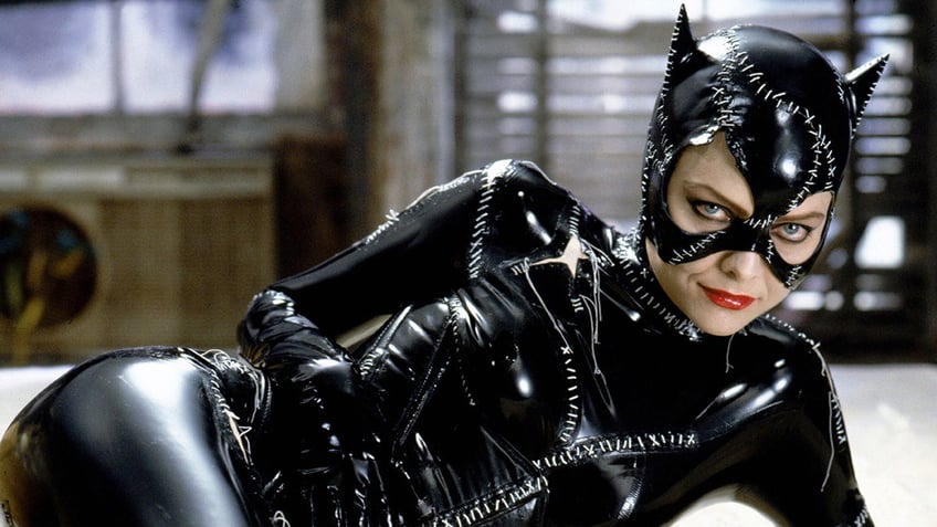 annette bening turned down catwoman role because she was pregnant with warren beattys child