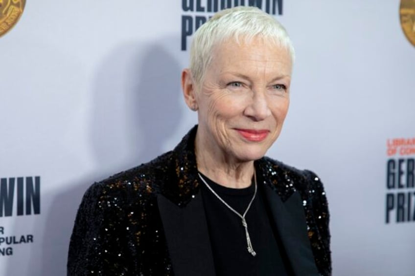 annie lennox plans to fundraise and entertain at rotary event in italy she does not plan to retire