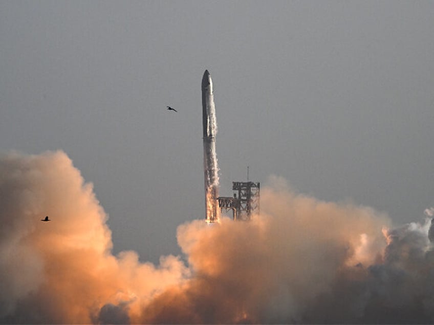 TOPSHOT - SpaceX's Starship lifts off from Starbase near Boca Chica, Texas, on March 6, 20