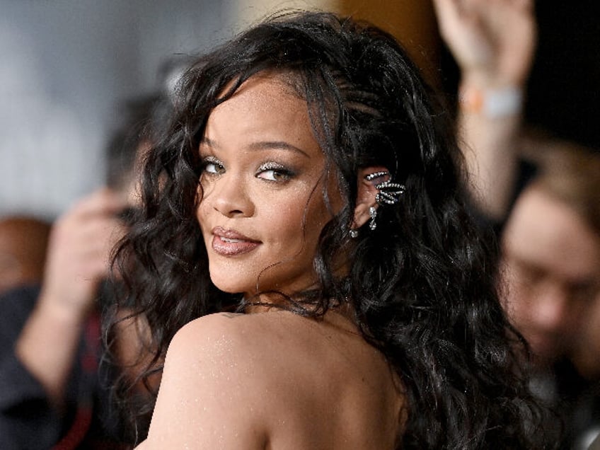 anti israel mob attacks rihanna for partnering with israel football association tied puma