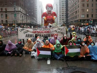 Anti-Israel protesters disrupt Macy's Thanksgiving Day Parade