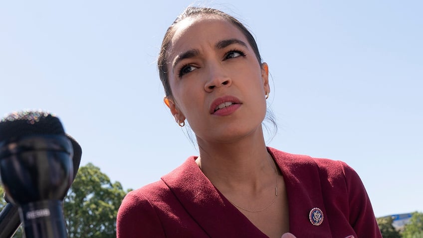 aoc resurrects green new deal moniker for public housing bill