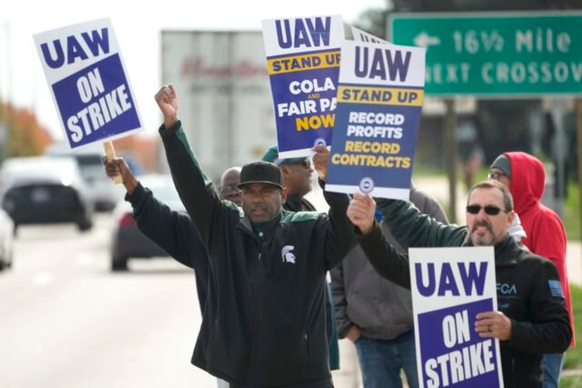 ap sources auto workers and stellantis reach tentative contract deal that follows model set by ford