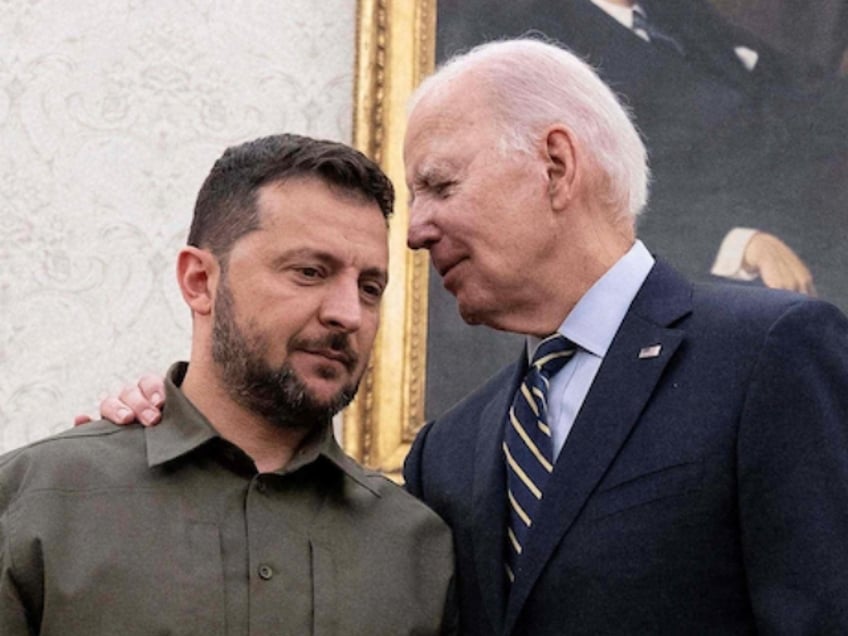 TOPSHOT-US-UKRAINE-DIPLOMACY-POLITICS-BIDEN-ZELENSKY