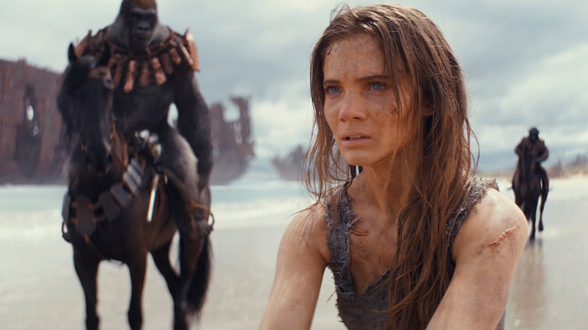 Freya Allan in a scene from "Kingdom of the Planet of the Apes."