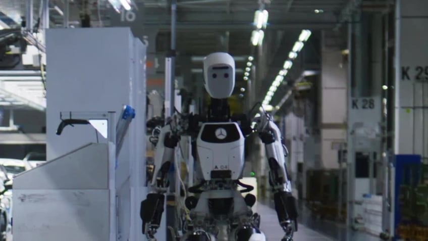 Apollo the robot 3