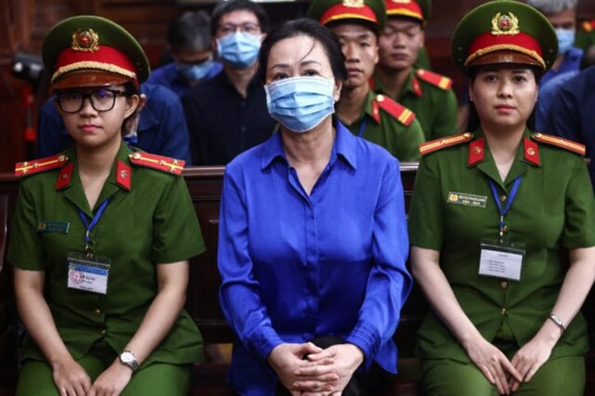 Vietnamese property tycoon Truong My Lan (C) who was sentenced to death for fraud