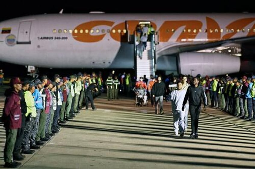 appeals court upholds restrictions on deportations of venezuelans from us