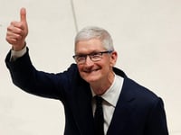 Apple CEO Tim Cook Joins the Parade of Tech Titans Visiting Donald Trump at Mar-a-Lago