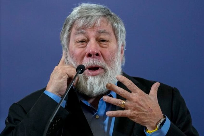 apple co founder steve wozniak to receive serbian passport president says