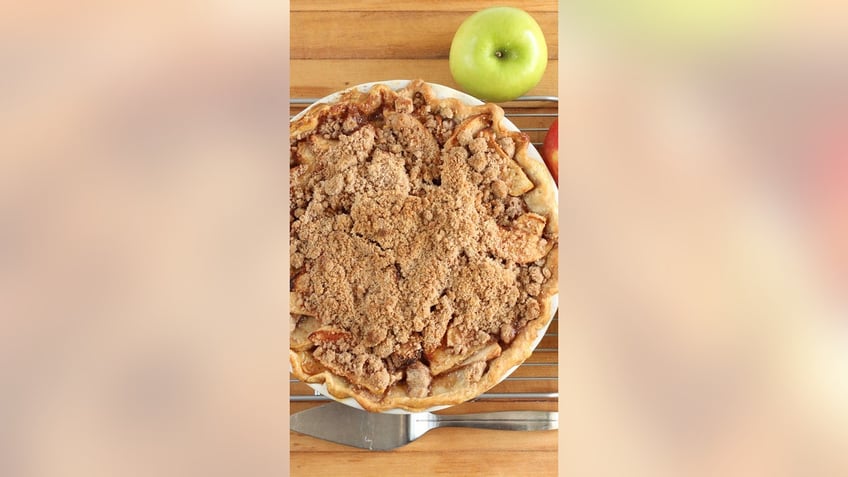 apple crumb pie for an iconic all american thanksgiving dessert try the recipe