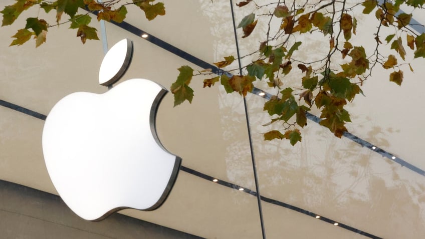 apple endorses california bill to oblige companies to report carbon footprint