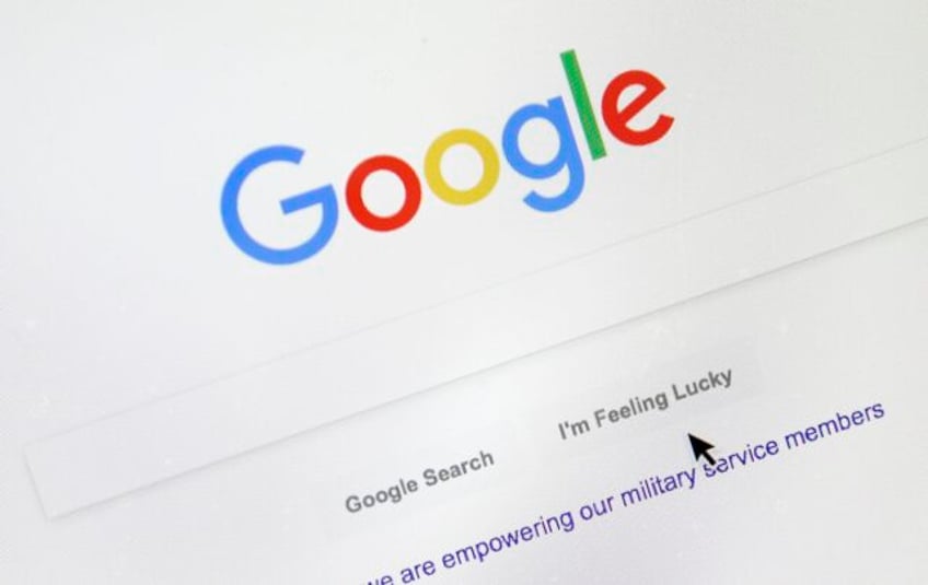 apple exec defends tech giants decision to make google default search engine on apple iphones macs