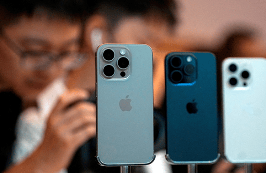 apple offers rare iphone discounts in china amid intensifying huawei competition