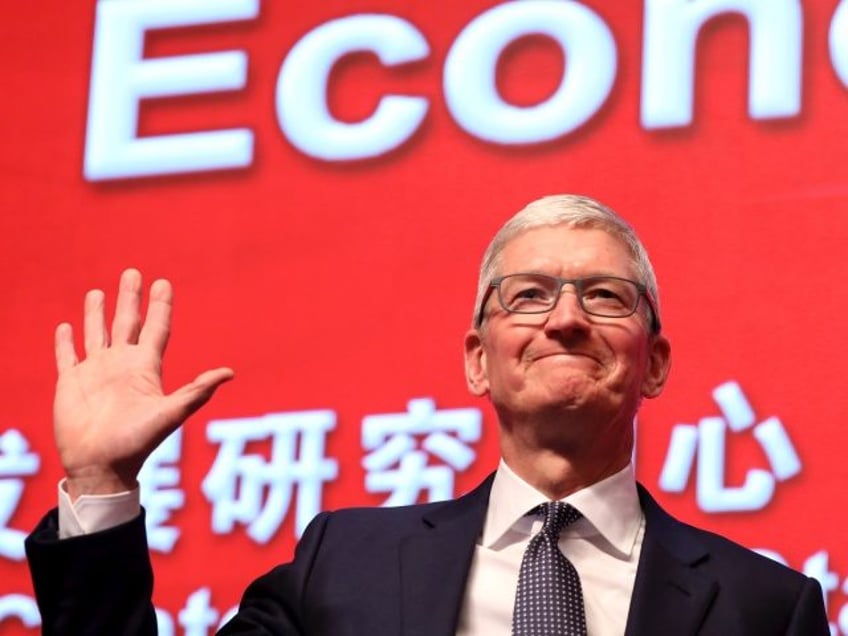 apple revenue falls for fourth consecutive quarter due to china woes