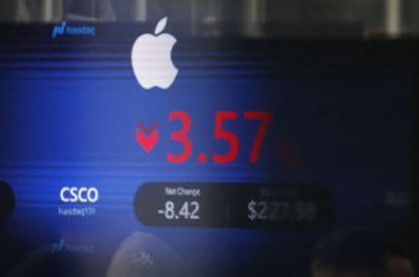 Apple shares slide amid earnings concerns over Trump tariffs on China