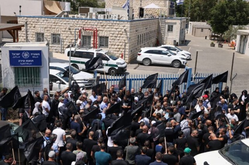 arab israelis bury official as crime wave toll nears 160