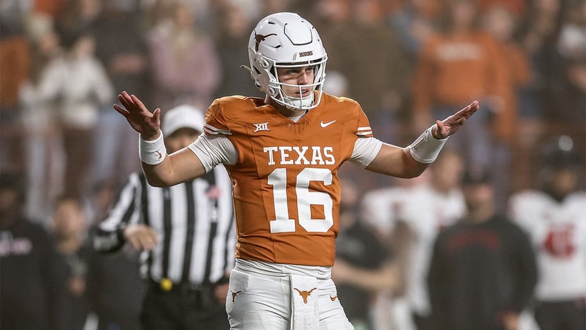 arch manning makes highly anticipated texas debut against red raiders crowd was buzzing