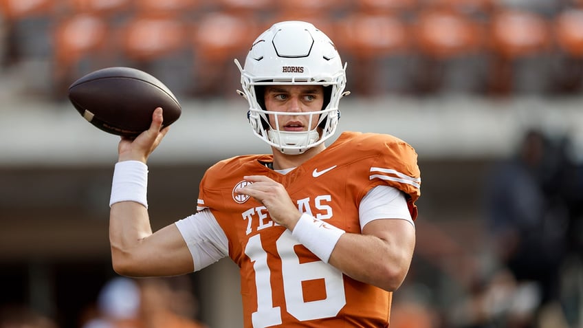 Arch Manning warms up before a game