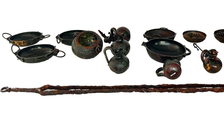 Bronze vessels from royal burial chamber