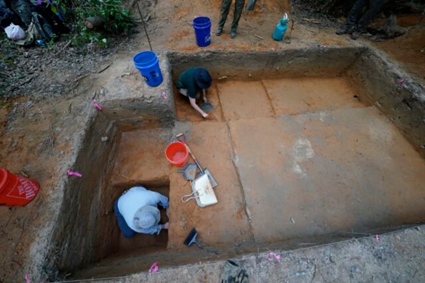 archaeologists in louisiana save artifacts 12000 years old from natural disasters and looters