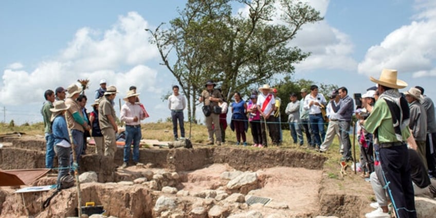 archaeologists in northern peru unearth 3000 year old tomb believed to honor priest