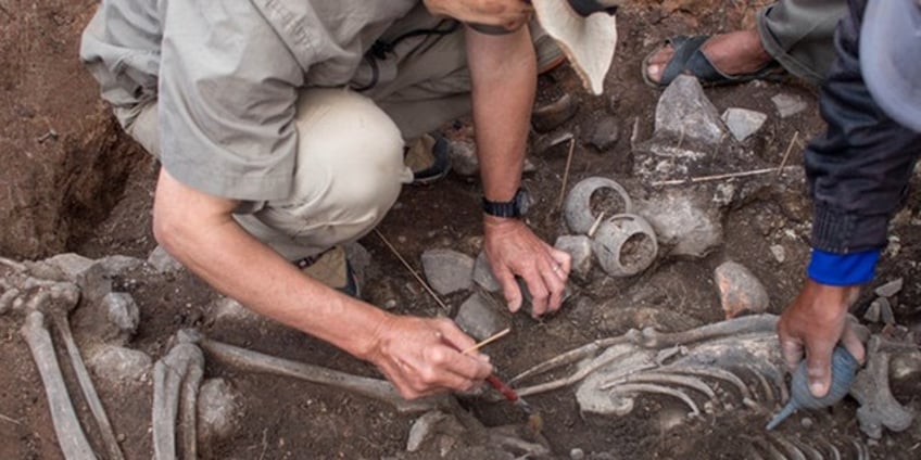 archaeologists in northern peru unearth 3000 year old tomb believed to honor priest