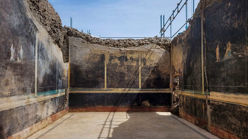 newly discovered banquet hall in Pompeii