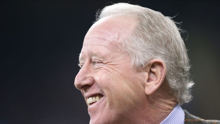 Archie Manning looks on during a game