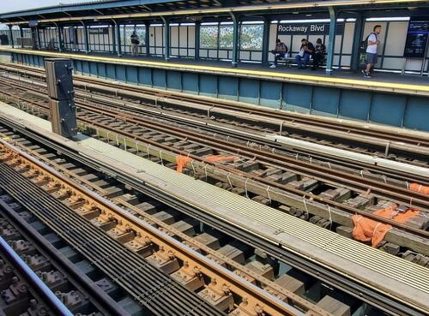 are mta subway tracks in queens being held together by zip ties 