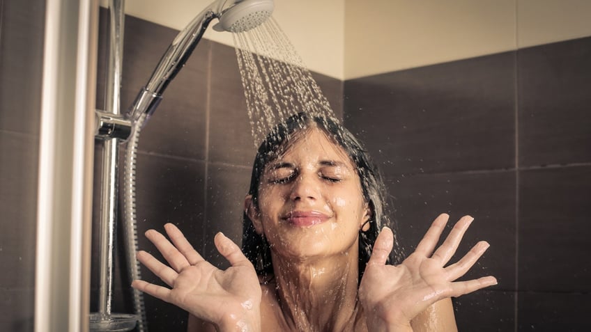 are the benefits of cold showers worth the discomfort experts weigh in