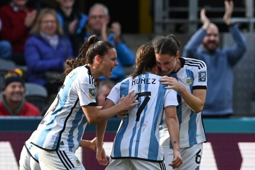 argentina comeback denies south africa first win at womens world cup