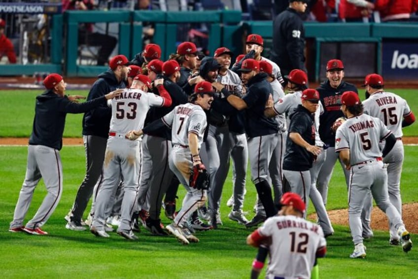 arizona diamondbacks stun phillies to reach world series