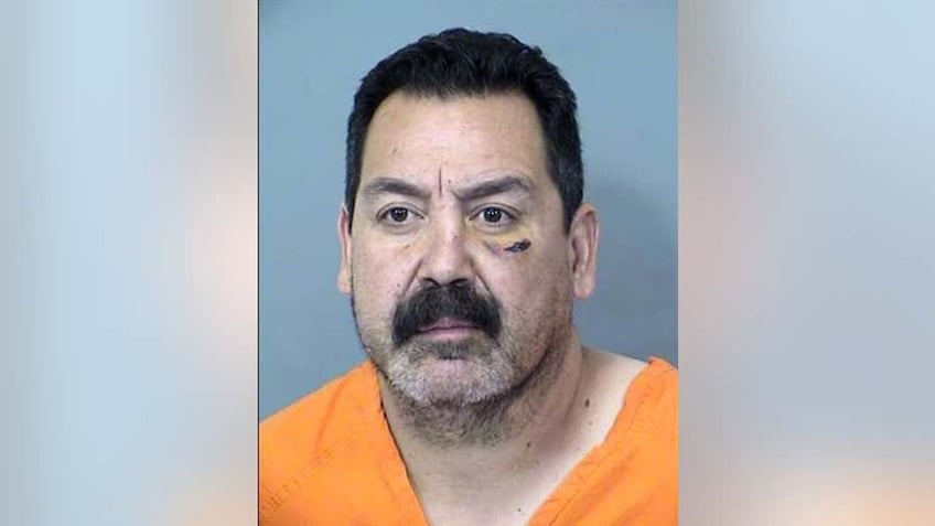 arizona man accused of stabbing girlfriend 26 times then fleeing to mexico police