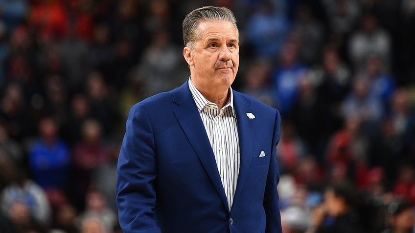 John Calipari on court