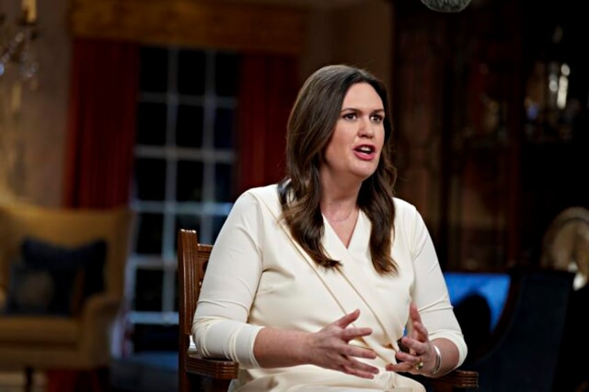 arkansas lawmakers ok plan to audit purchase of 19000 lectern for gov sarah huckabee sanders