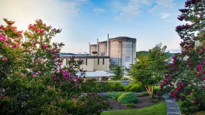 arkansas man arrested accused of driving through south carolina nuclear power plant security fences