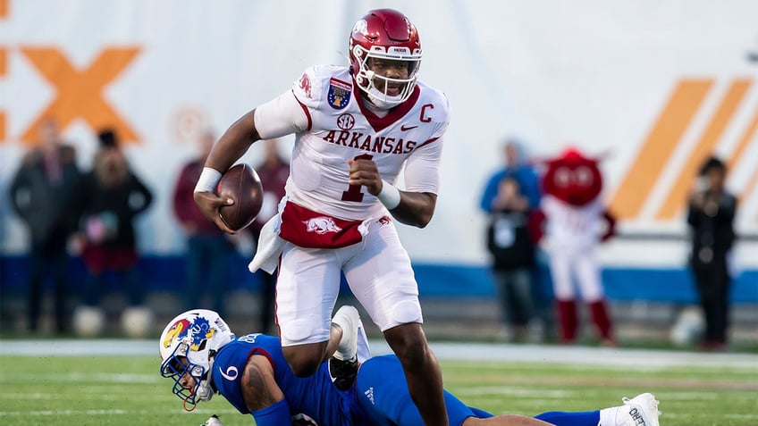 arkansas razorbacks head coach provides witty response to beer question at sec media days