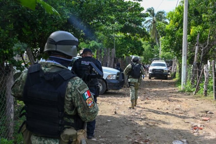 armed attacks in mexico leave 24 dead including at least 12 police