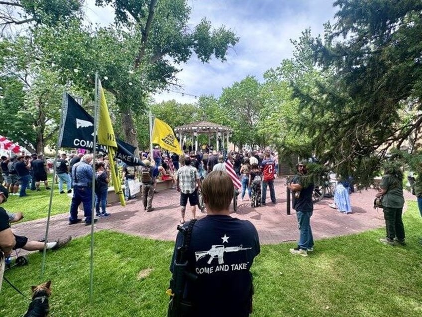 armed citizens rally protest gov grishams carry ban in albuquerque