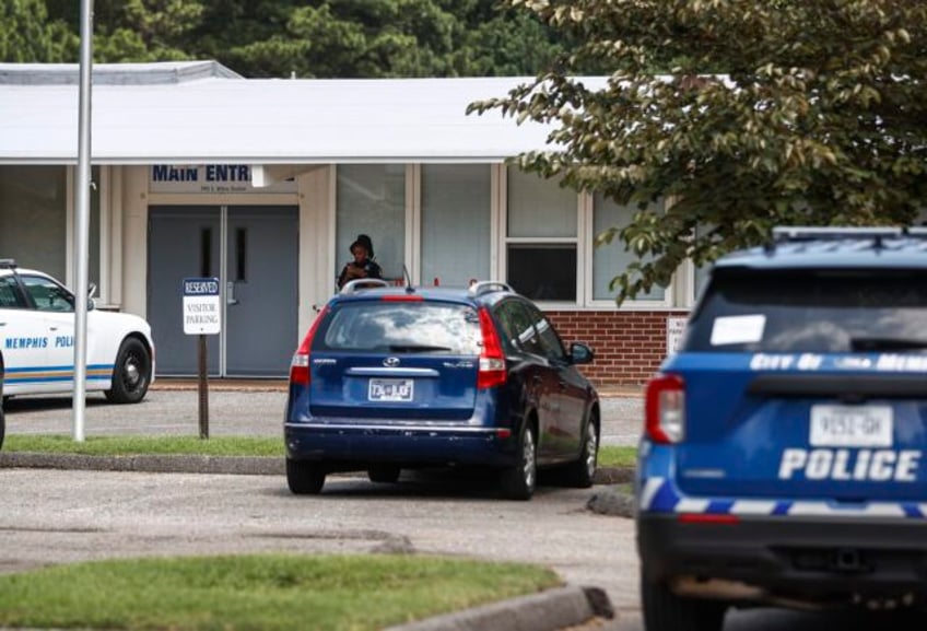 armed man who tried to enter a jewish school in tennessee fired at a contractor police say